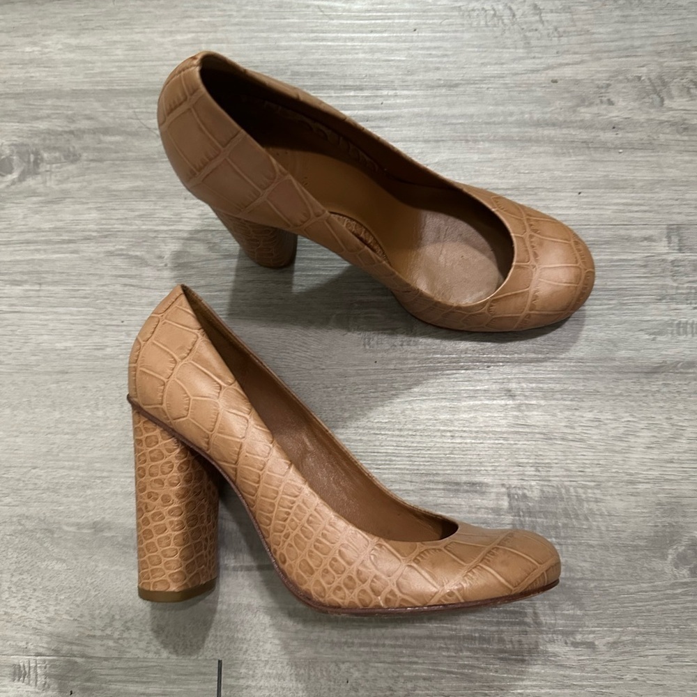 Tory Burch Chic Tan Croc-Patterned Heels Sz 6 neutral nude